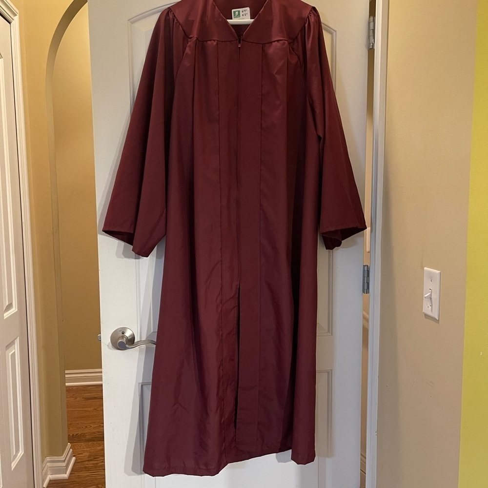 Graduation gown - Picture 3 of 6